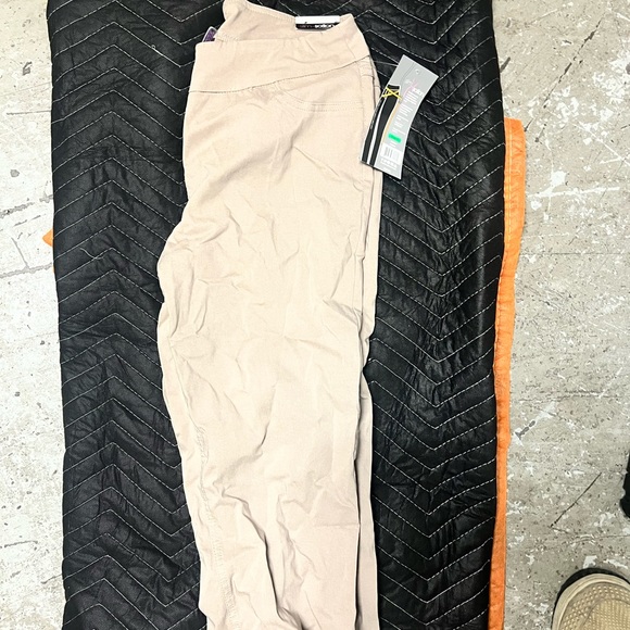 Slim-sation size 8 capris (never worn) - Picture 2 of 6